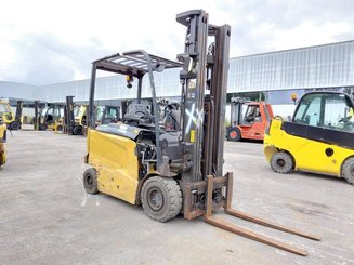 Четырехопорные погрузчики Caterpillar EP25CN