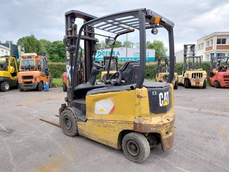 Четырехопорные погрузчики Caterpillar EP25CN
