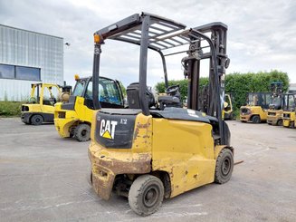 Четырехопорные погрузчики Caterpillar EP25CN