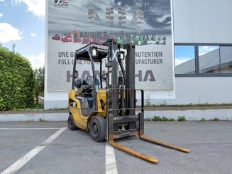 Четырехопорные погрузчики Caterpillar GP18N