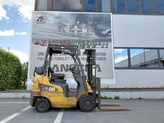 Четырехопорные погрузчики Caterpillar GP18N