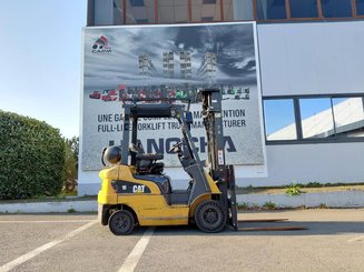 Четырехопорные погрузчики Caterpillar GP18NTD