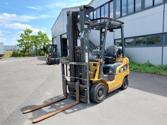 Четырехопорные погрузчики Caterpillar GP18NTD