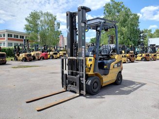 Четырехопорные погрузчики Caterpillar GP18NTD