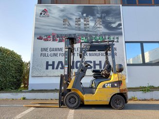 Четырехопорные погрузчики Caterpillar GP18NTD