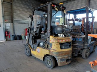 Четырехопорные погрузчики Caterpillar GP18NTD