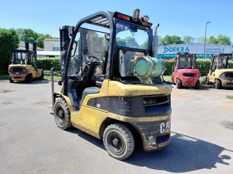 Четырехопорные погрузчики Caterpillar GP25N