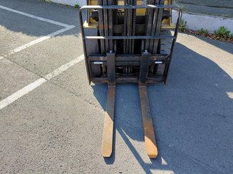 Четырехопорные погрузчики Caterpillar GP25N