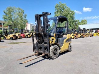 Четырехопорные погрузчики Caterpillar GP25N