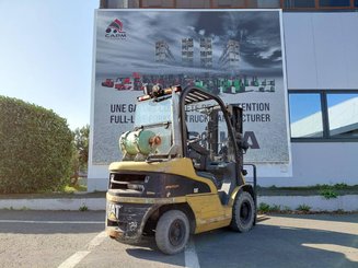 Четырехопорные погрузчики Caterpillar GP25N