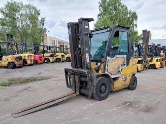 Четырехопорные погрузчики Caterpillar GP25N2