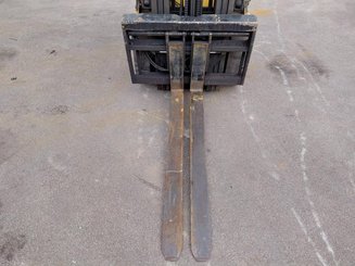 Четырехопорные погрузчики Caterpillar GP25N2