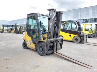 Четырехопорные погрузчики Caterpillar GP25N2