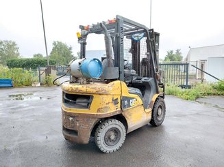 Четырехопорные погрузчики Caterpillar GP25NTD