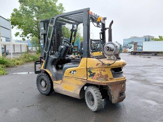 Четырехопорные погрузчики Caterpillar GP25NTD