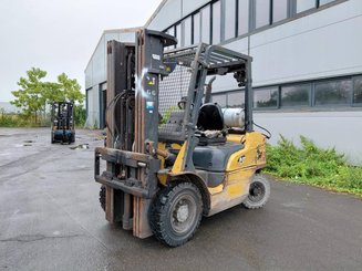 Четырехопорные погрузчики Caterpillar GP25NTD