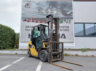 Четырехопорные погрузчики Caterpillar GP25NTD