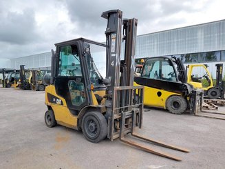 Четырехопорные погрузчики Caterpillar GP25NTD