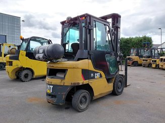 Четырехопорные погрузчики Caterpillar GP25NTD