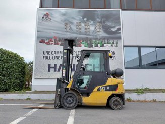 Четырехопорные погрузчики Caterpillar GP25NTD