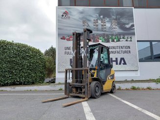 Четырехопорные погрузчики Caterpillar GP25NTD