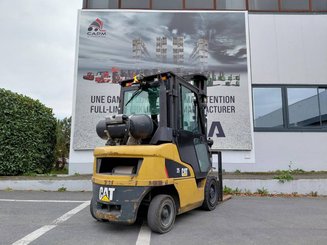 Четырехопорные погрузчики Caterpillar GP25NTD