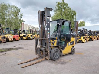 Четырехопорные погрузчики Caterpillar GP25NTD
