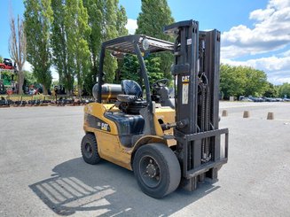 Четырехопорные погрузчики Caterpillar GP30N