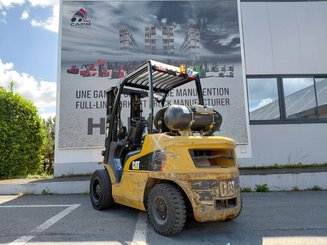 Четырехопорные погрузчики Caterpillar GP30N