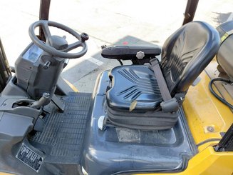 Четырехопорные погрузчики Caterpillar GP30N