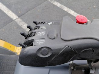 Четырехопорные погрузчики Caterpillar GP30N