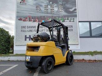 Четырехопорные погрузчики Caterpillar GP30N