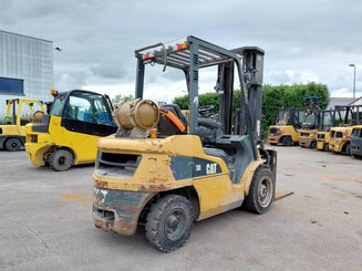 Четырехопорные погрузчики Caterpillar GP30NTD