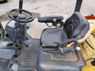 Четырехопорные погрузчики Caterpillar GP30NTD