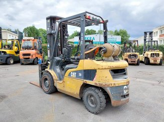 Четырехопорные погрузчики Caterpillar GP30NTD