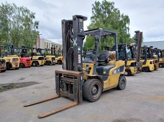 Четырехопорные погрузчики Caterpillar GP30NTD