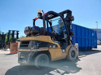 Четырехопорные погрузчики Caterpillar GP35N