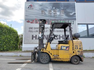 Четырехопорные погрузчики Caterpillar GC40K