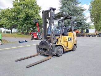 Четырехопорные погрузчики Caterpillar GC40K