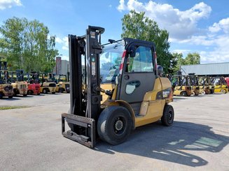 Четырехопорные погрузчики Caterpillar GP45N
