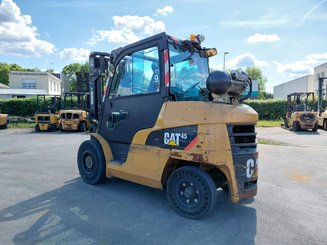 Четырехопорные погрузчики Caterpillar GP45N