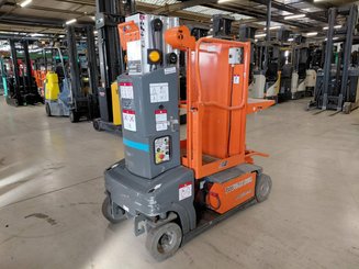 Строительный подъёмник с вертикальной мачтой JLG TOUCAN DUO