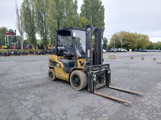Четырехопорные погрузчики Caterpillar GP30NTD