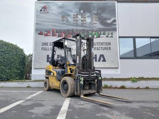 Четырехопорные погрузчики Caterpillar GP30NTD