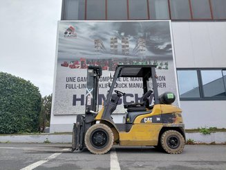 Четырехопорные погрузчики Caterpillar GP30NTD
