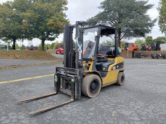 Четырехопорные погрузчики Caterpillar GP30NTD