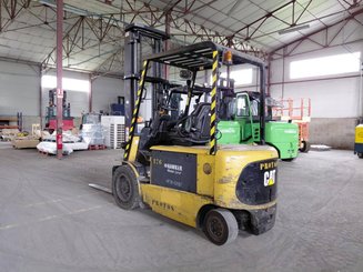 Четырехопорные погрузчики Caterpillar EP30K