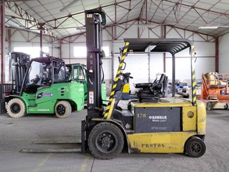 Четырехопорные погрузчики Caterpillar EP30K
