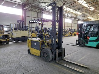 Четырехопорные погрузчики Caterpillar EP30K
