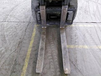 Четырехопорные погрузчики Caterpillar EP30K
